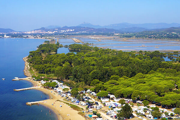 Camping Le Pansard - Mobil-homes face à Porquerolles