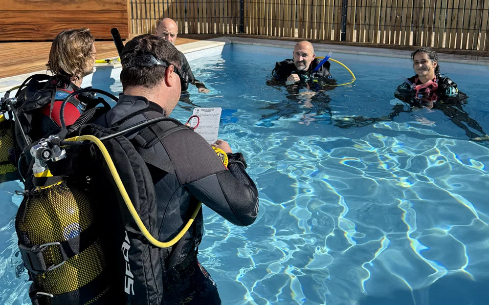 Atelier technique de plongée dans la piscine d’Aqualonde Formation à La Londe-les-Maures
